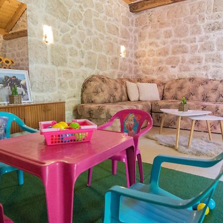 Villa Milena With Heated Pool And Jacuzzi Kostanje 外观 照片