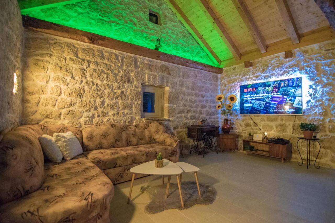 Villa Milena With Heated Pool And Jacuzzi Kostanje 外观 照片