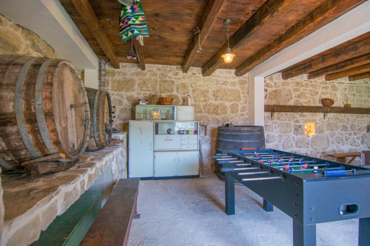 Villa Milena With Heated Pool And Jacuzzi Kostanje 外观 照片