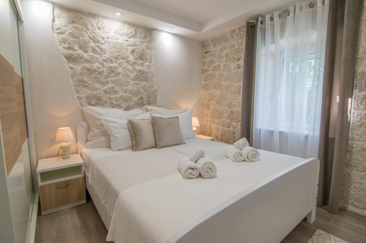 Villa Milena With Heated Pool And Jacuzzi Kostanje 外观 照片