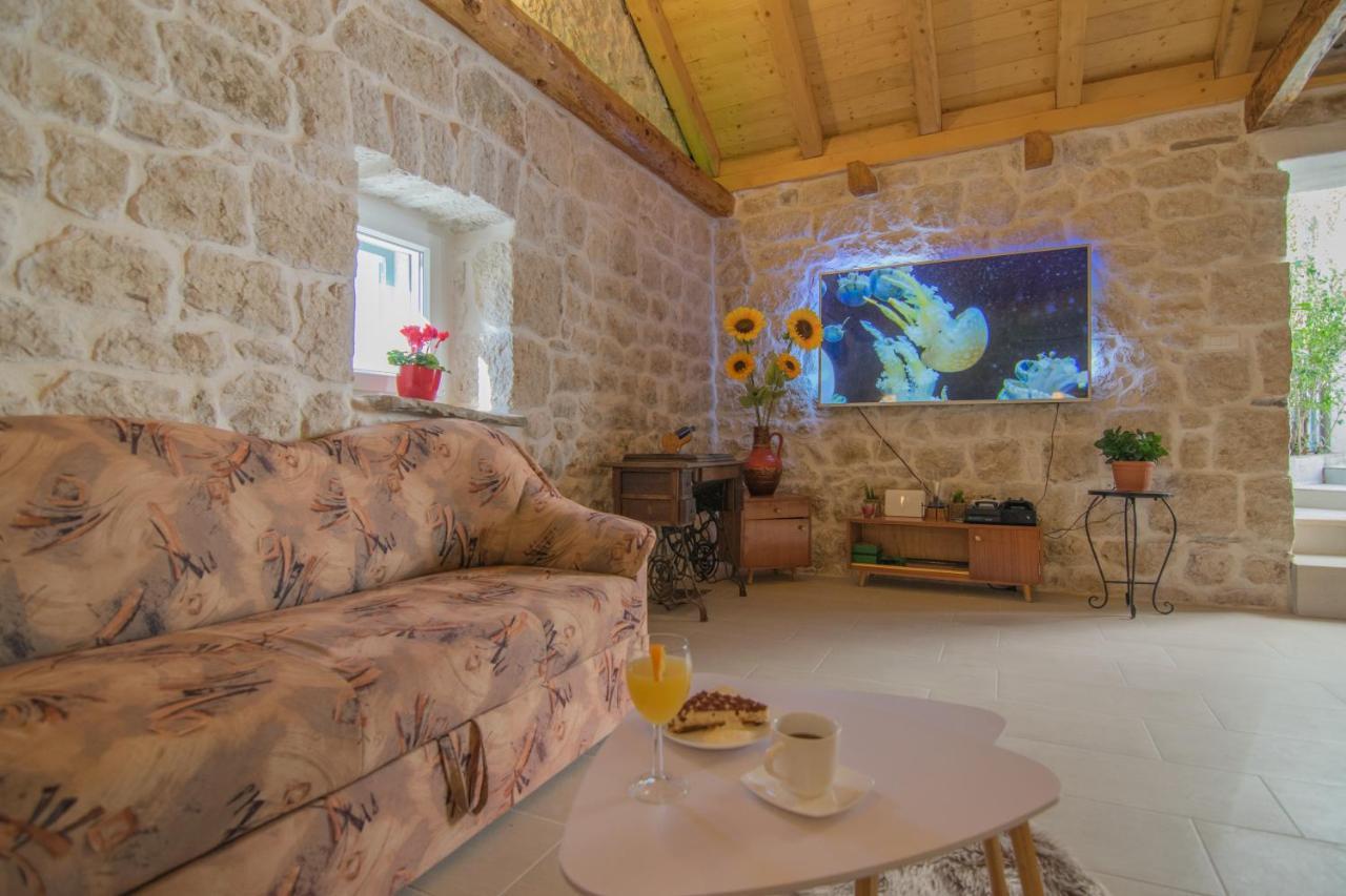 Villa Milena With Heated Pool And Jacuzzi Kostanje 外观 照片