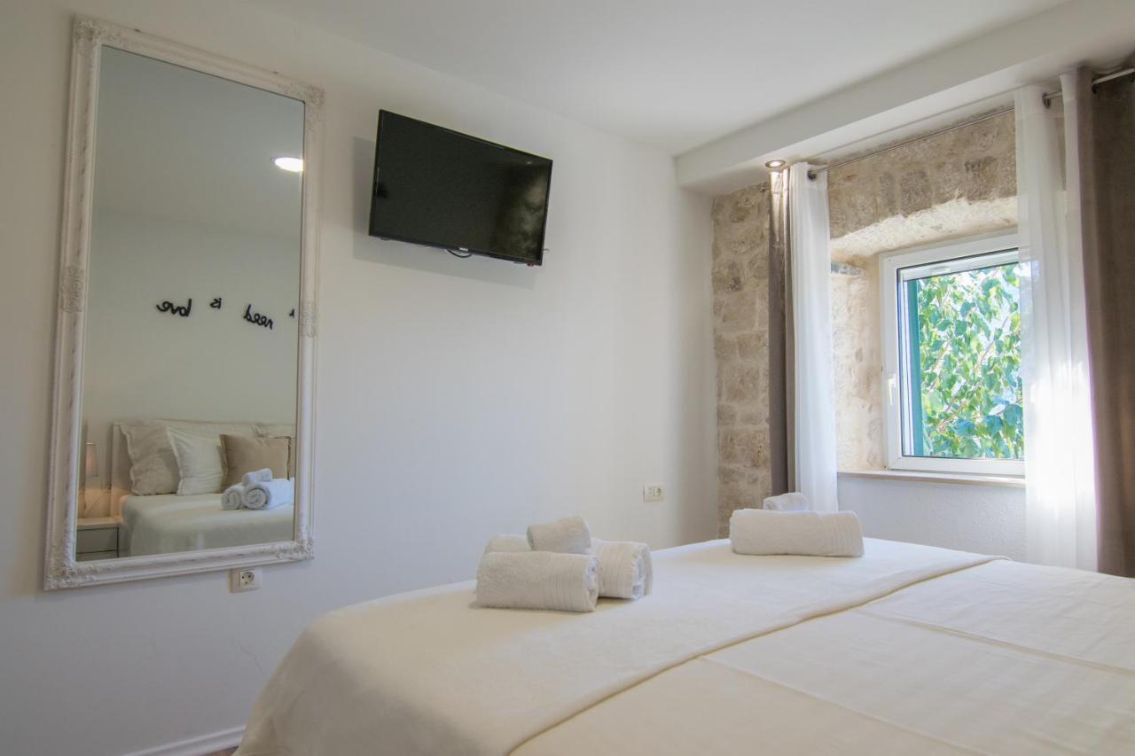 Villa Milena With Heated Pool And Jacuzzi Kostanje 外观 照片