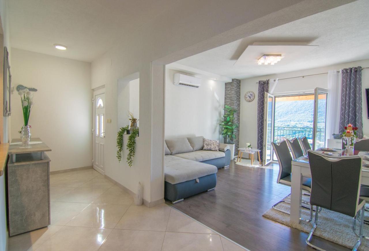 Villa Milena With Heated Pool And Jacuzzi Kostanje 外观 照片