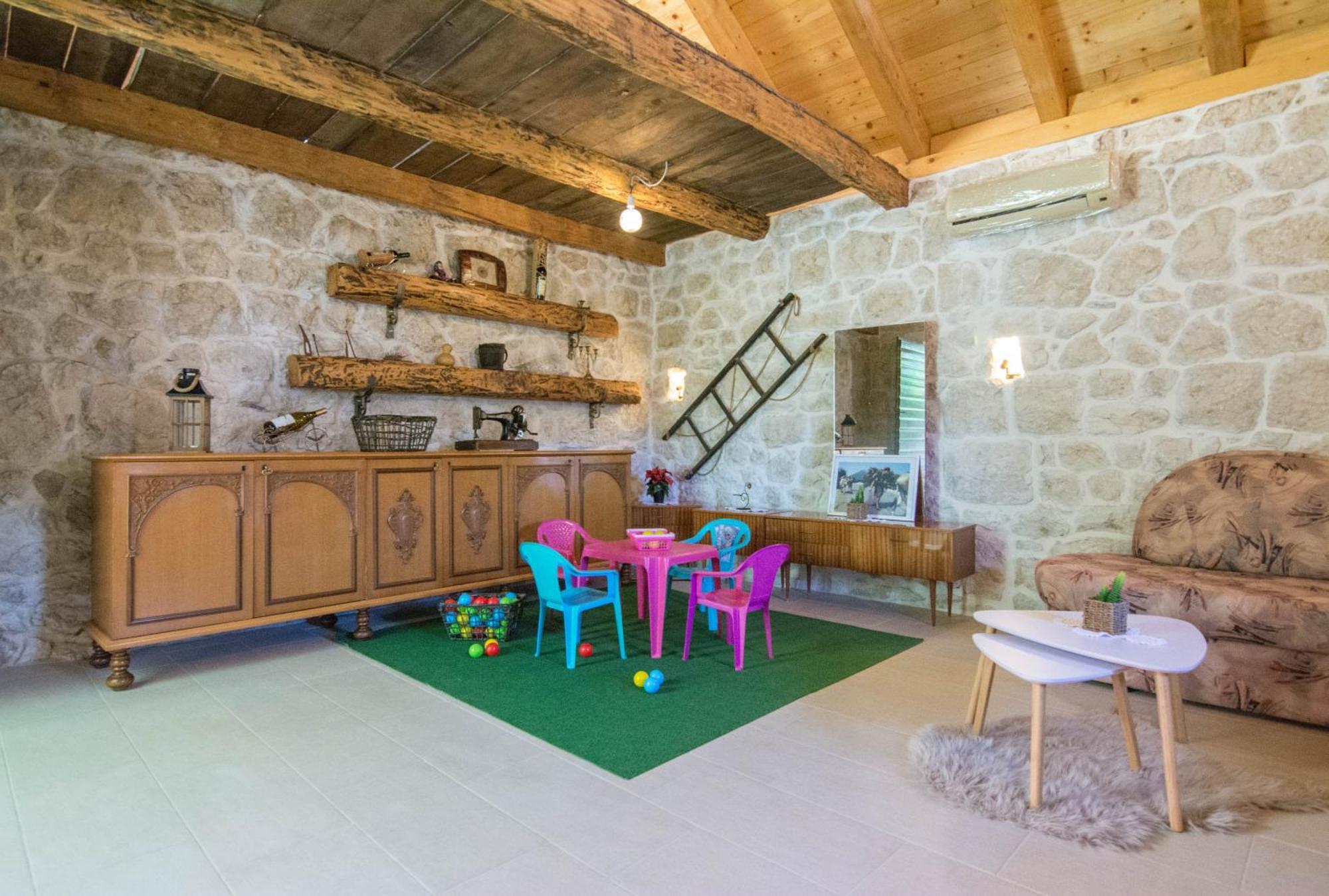 Villa Milena With Heated Pool And Jacuzzi Kostanje 外观 照片