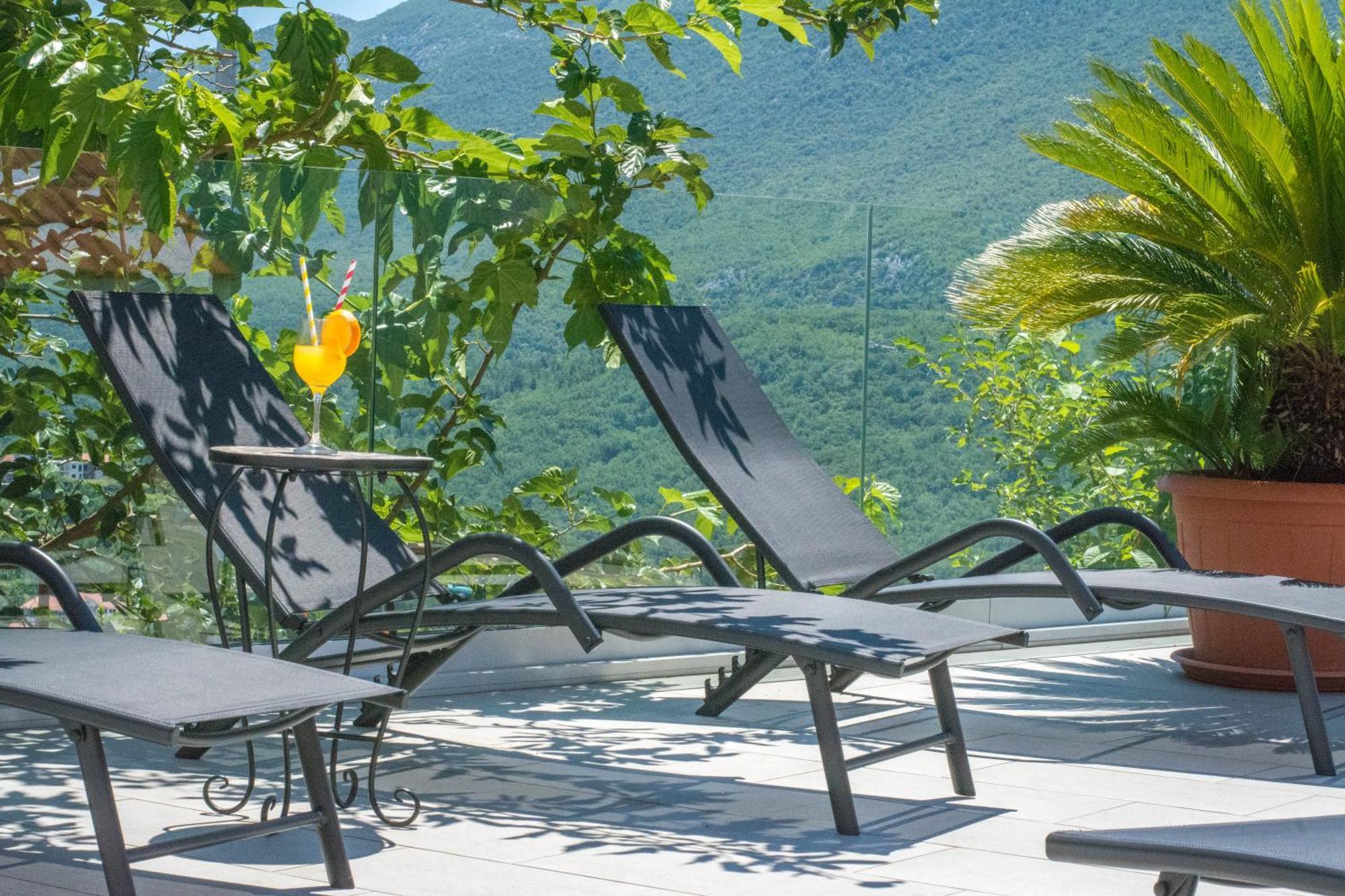 Villa Milena With Heated Pool And Jacuzzi Kostanje 外观 照片